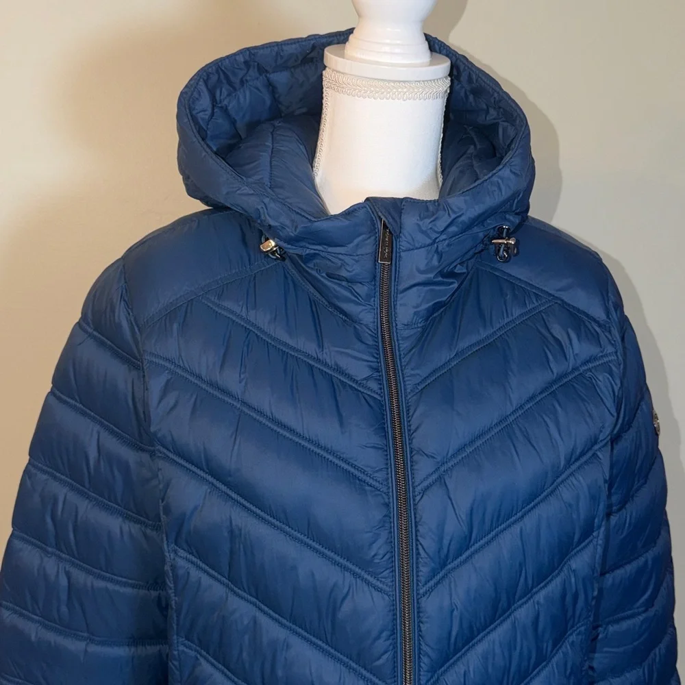 Michael Kors Women's Large Navy Ultra Lightweight Winter Jacket